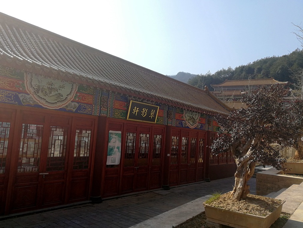 Trường sở như hoàng cung, giảng dạy như thiết triều Trường sở như hoàng cung, giảng dạy như thiết triều
